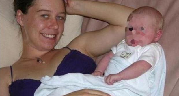 Lascia i figli sotto la doccia e si addormenta: morti entrambi. 'Ero troppo stanca' - 30/04/2013